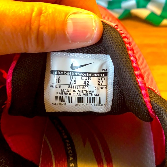 ***FINAL MARKDOWN***
Nike running shoes- size 10 but fits like a 9. - Picture 3 of 4
